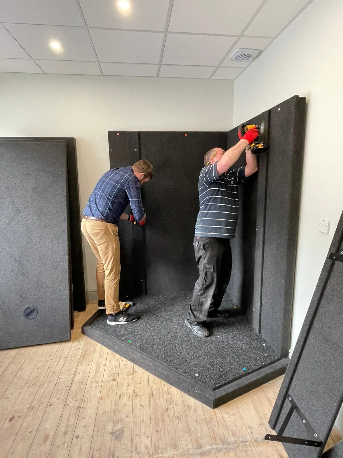 Kube vocal booth